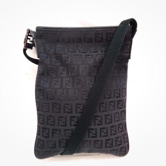 Fendi Handbags - Fendi slim Crossbody